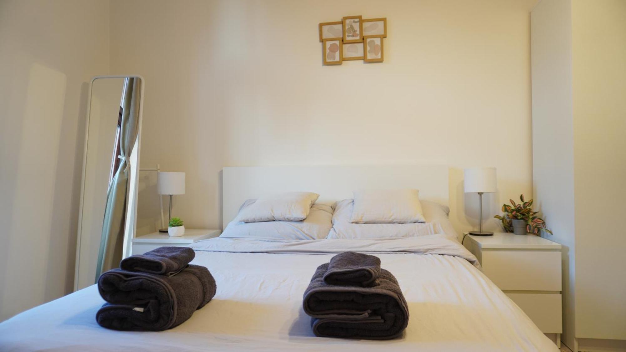 Flat With Balcony And Garage Apartament Praga