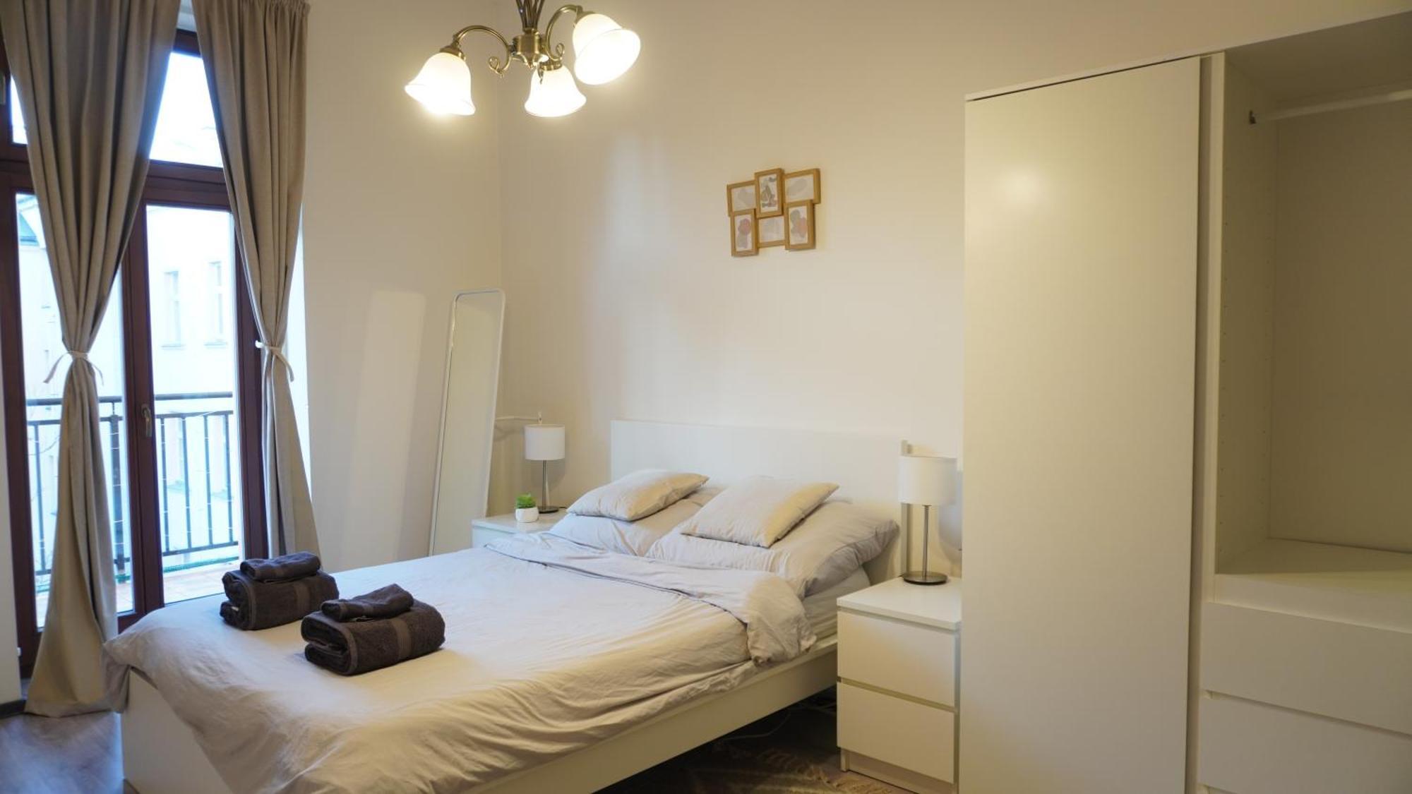 Apartament Flat With Balcony And Garage