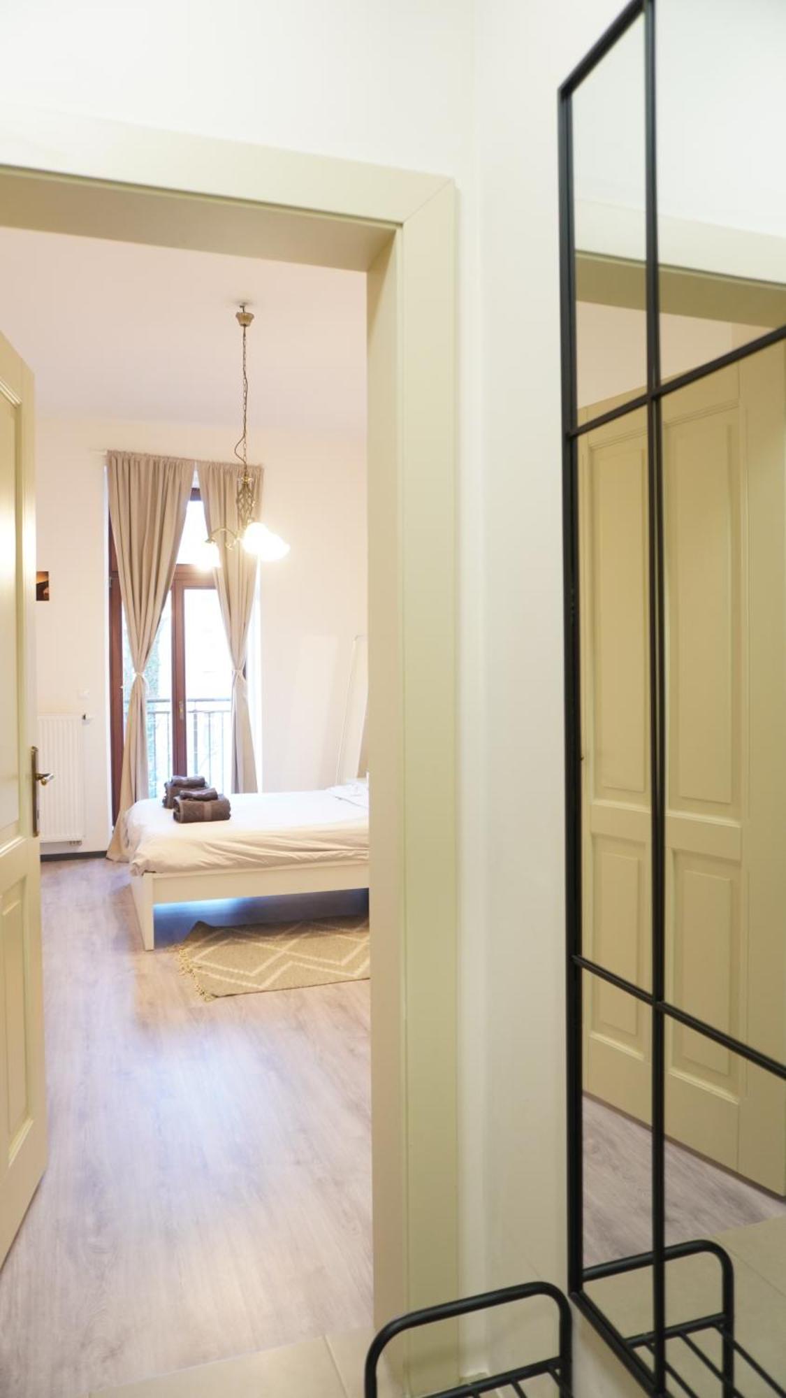 Apartament Flat With Balcony And Garage