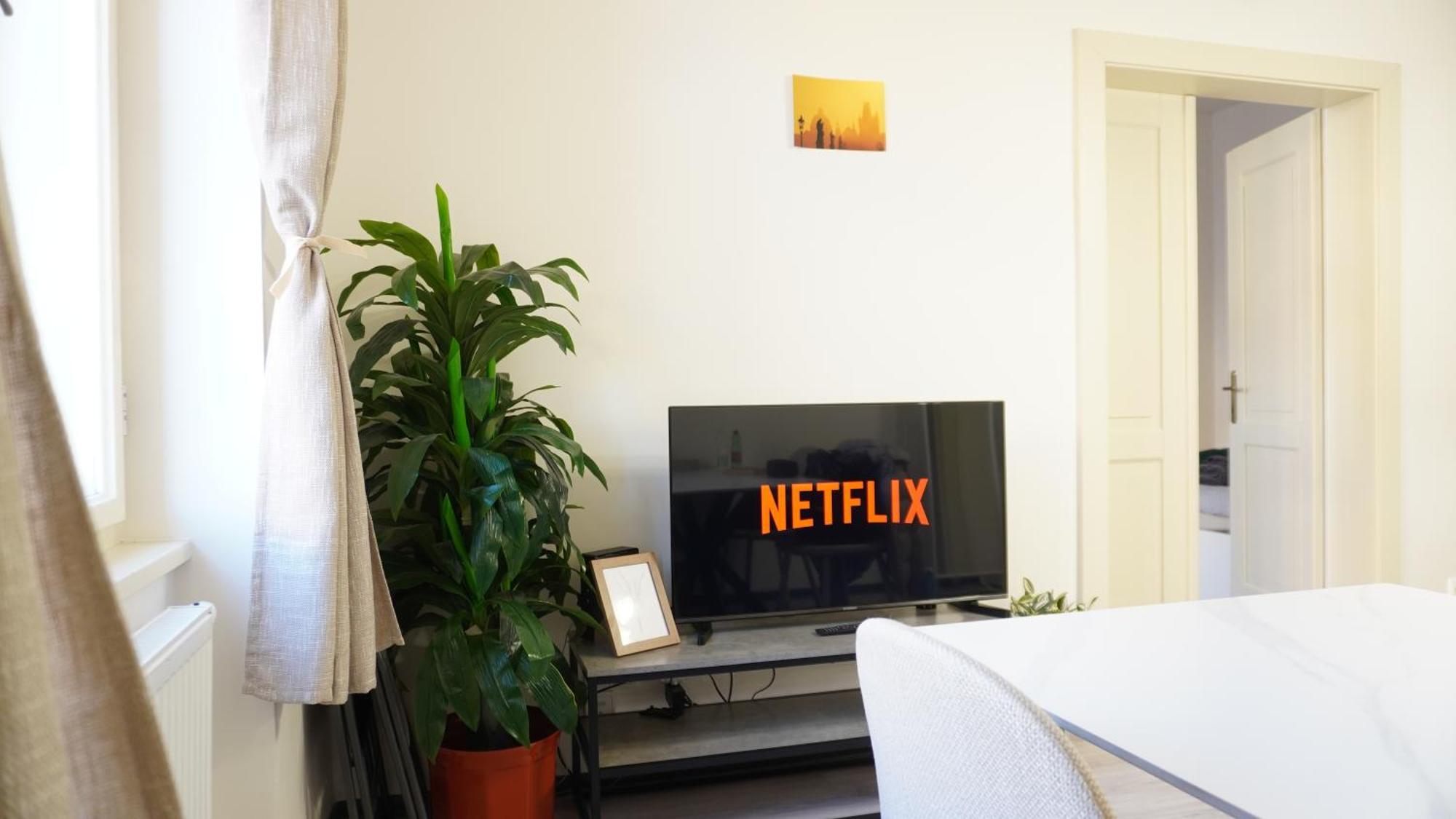 Flat With Balcony And Garage Apartament *